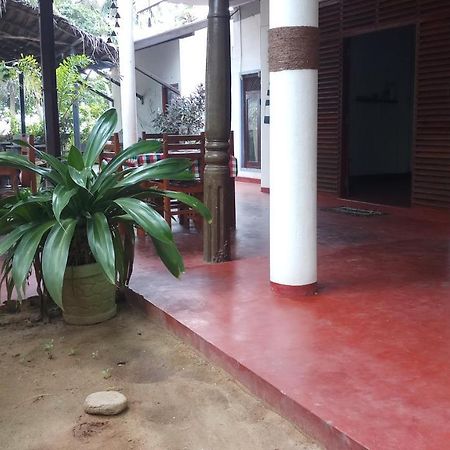 Julie Guest House Tangalle Exterior photo