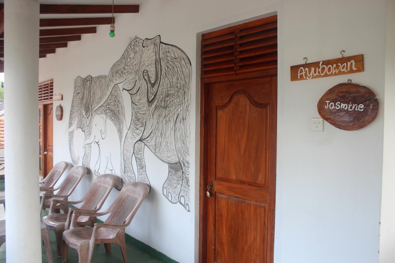Julie Guest House Tangalle Exterior photo