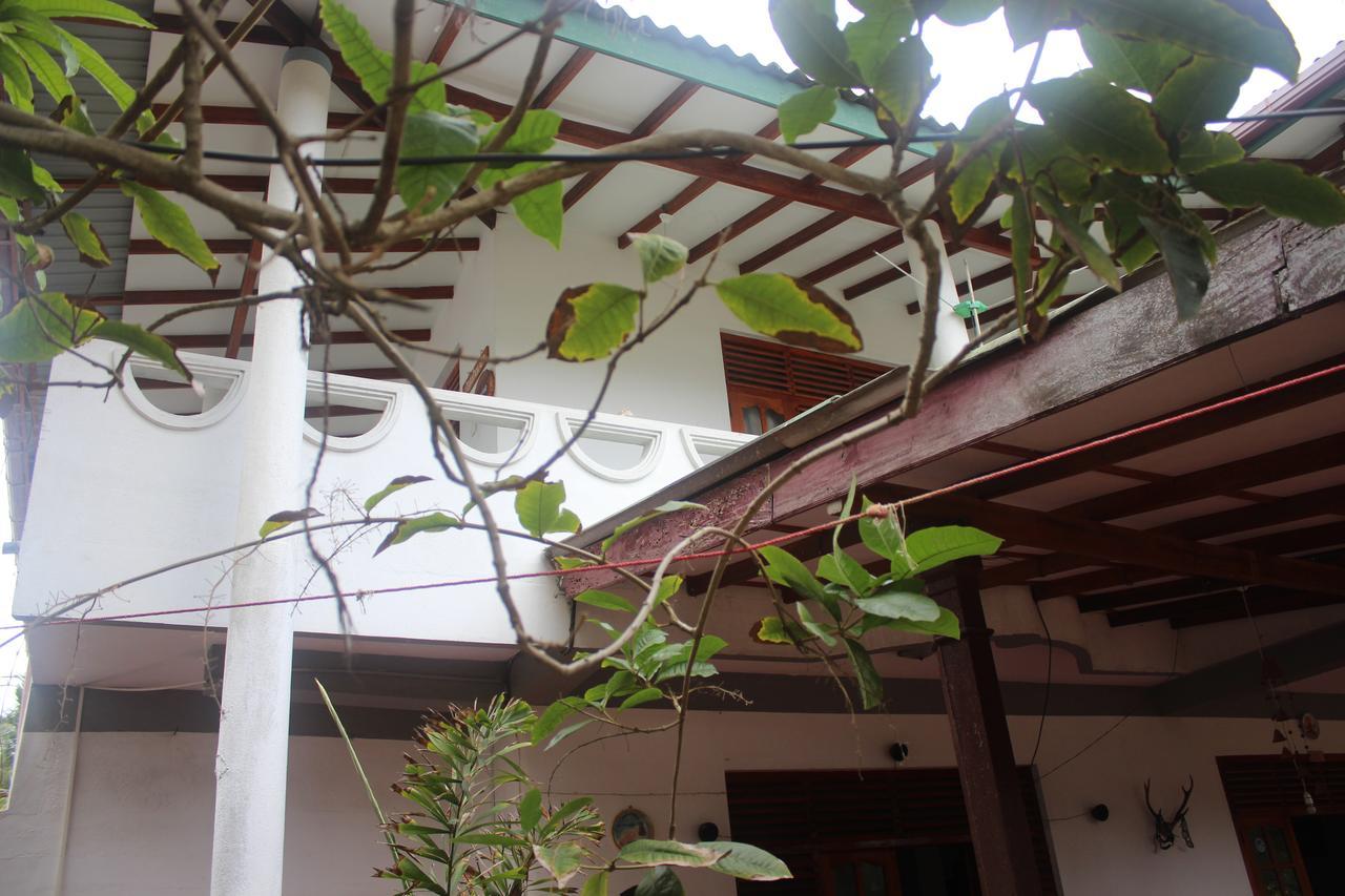 Julie Guest House Tangalle Exterior photo