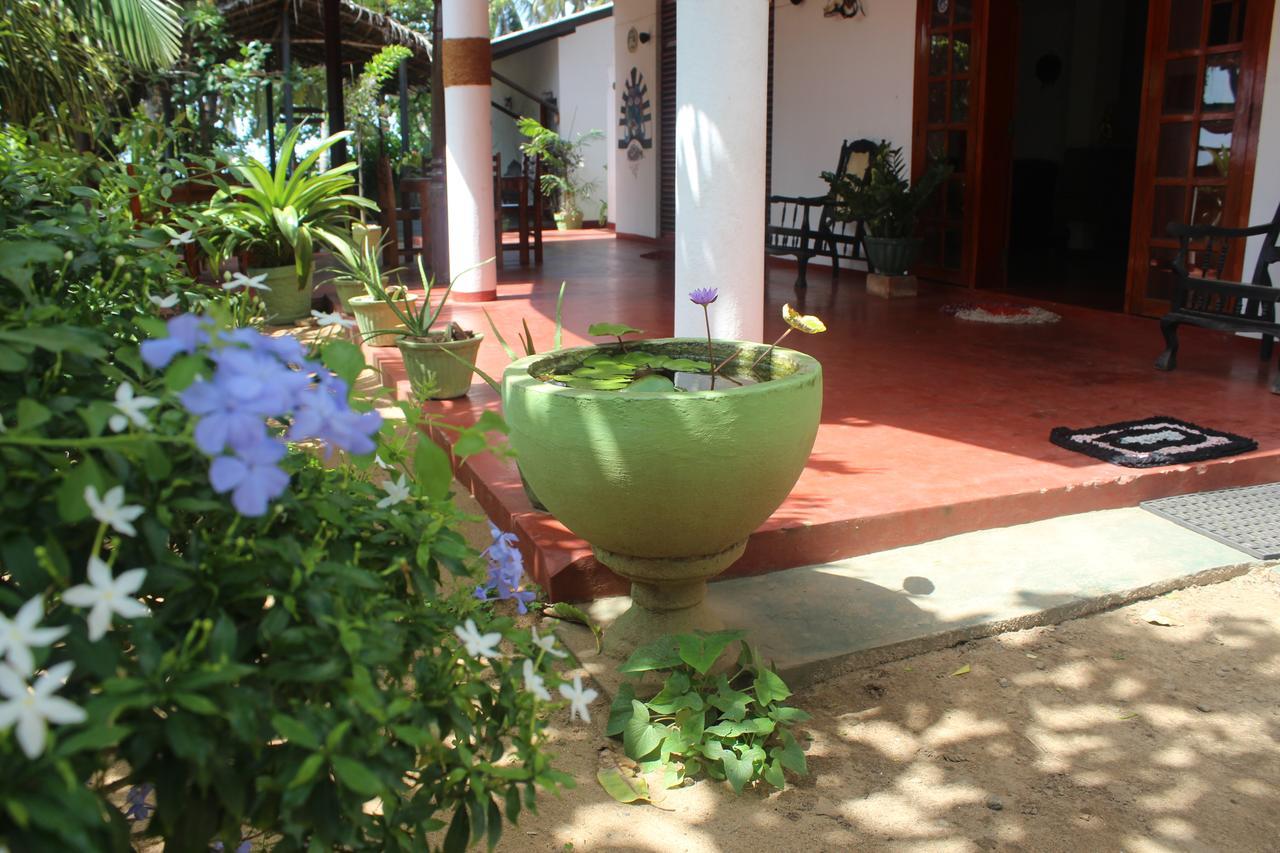 Julie Guest House Tangalle Exterior photo
