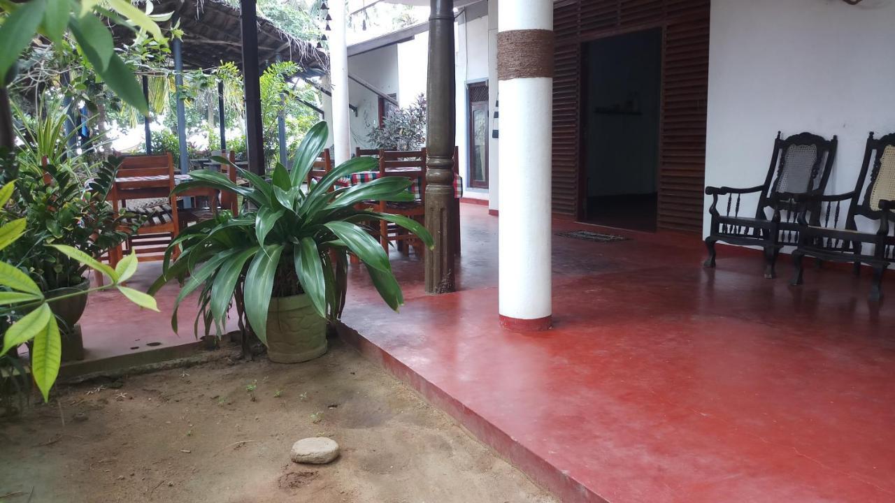 Julie Guest House Tangalle Exterior photo