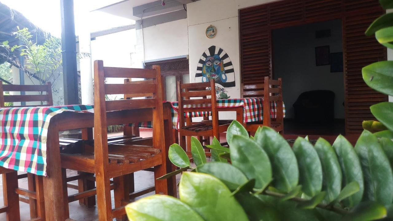 Julie Guest House Tangalle Exterior photo