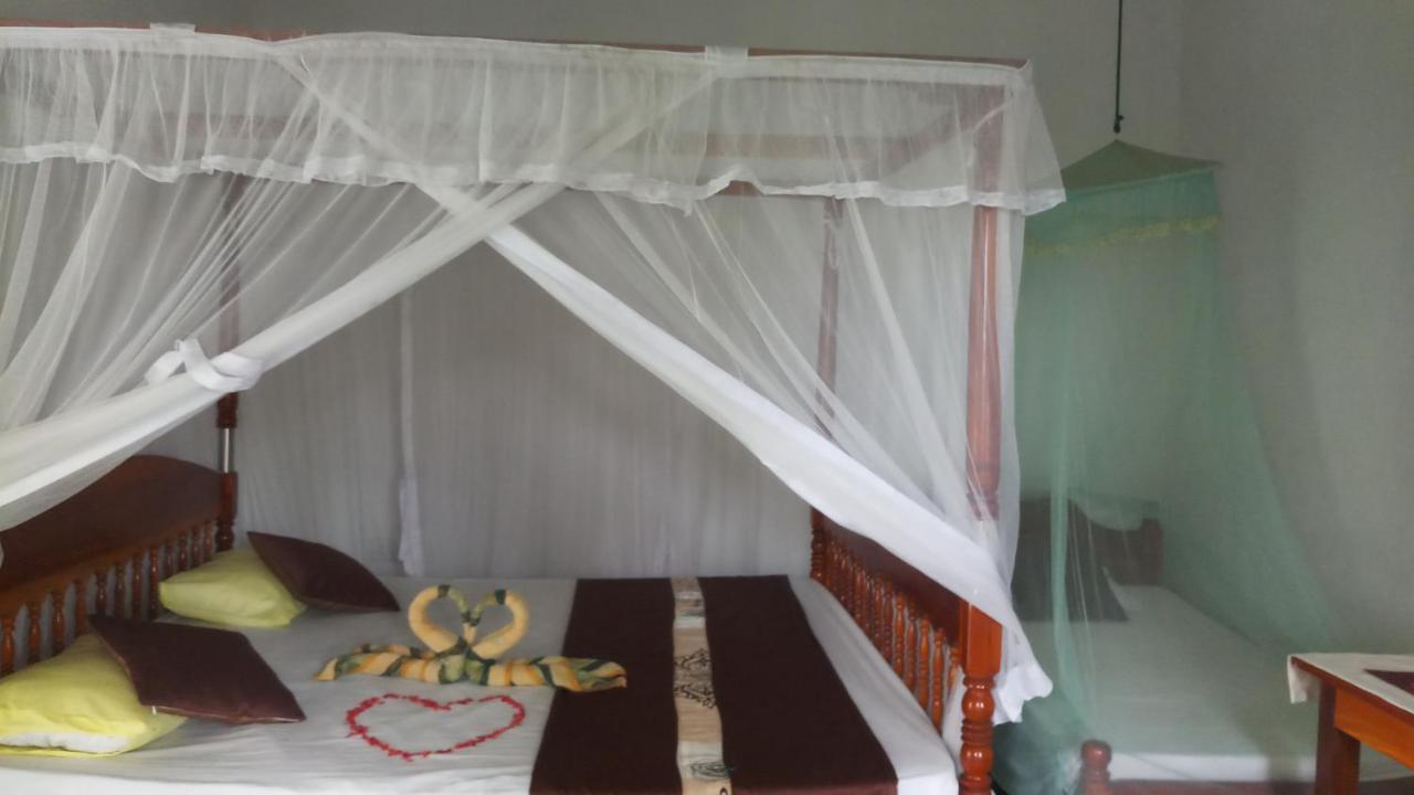 Julie Guest House Tangalle Exterior photo