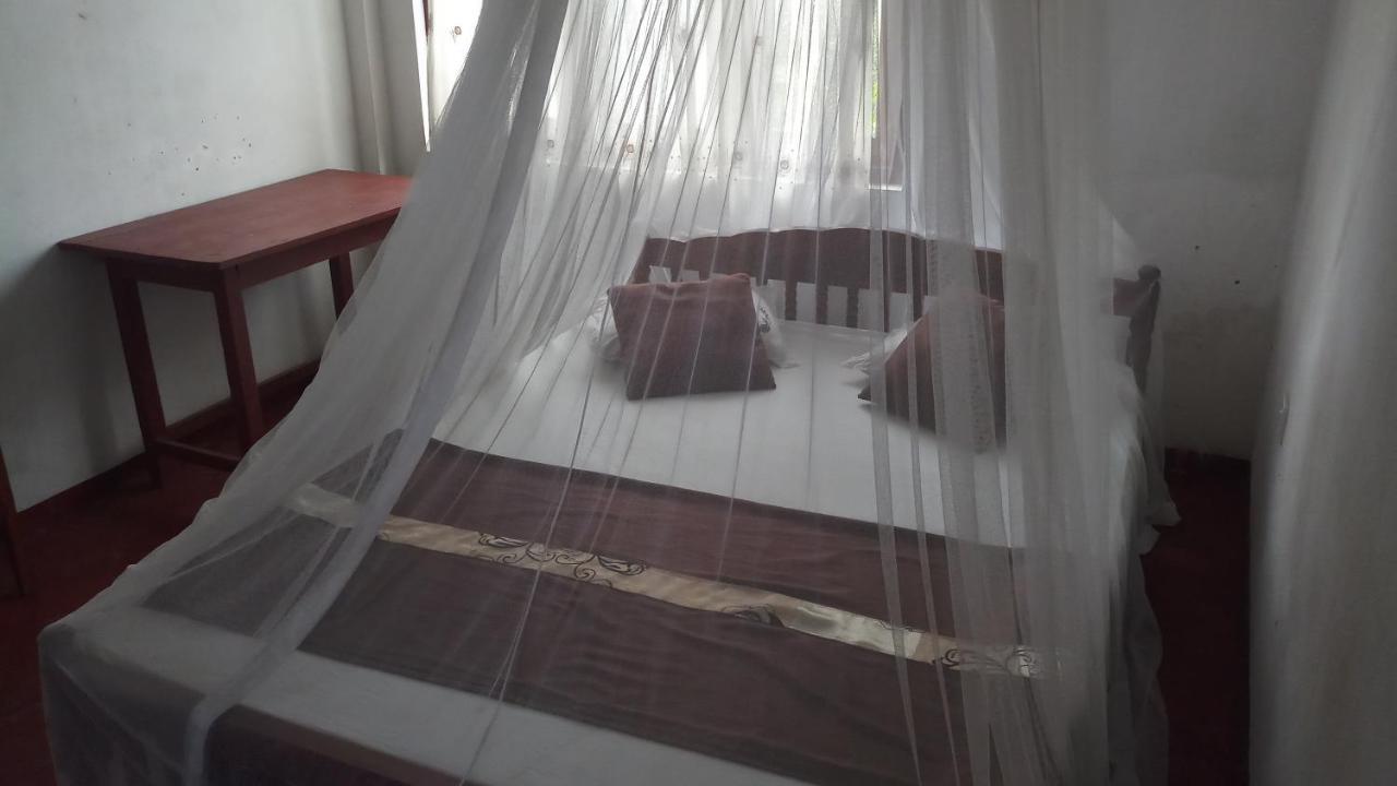 Julie Guest House Tangalle Exterior photo