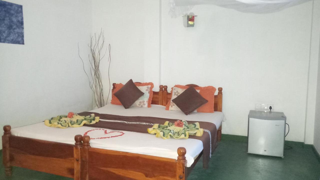 Julie Guest House Tangalle Exterior photo