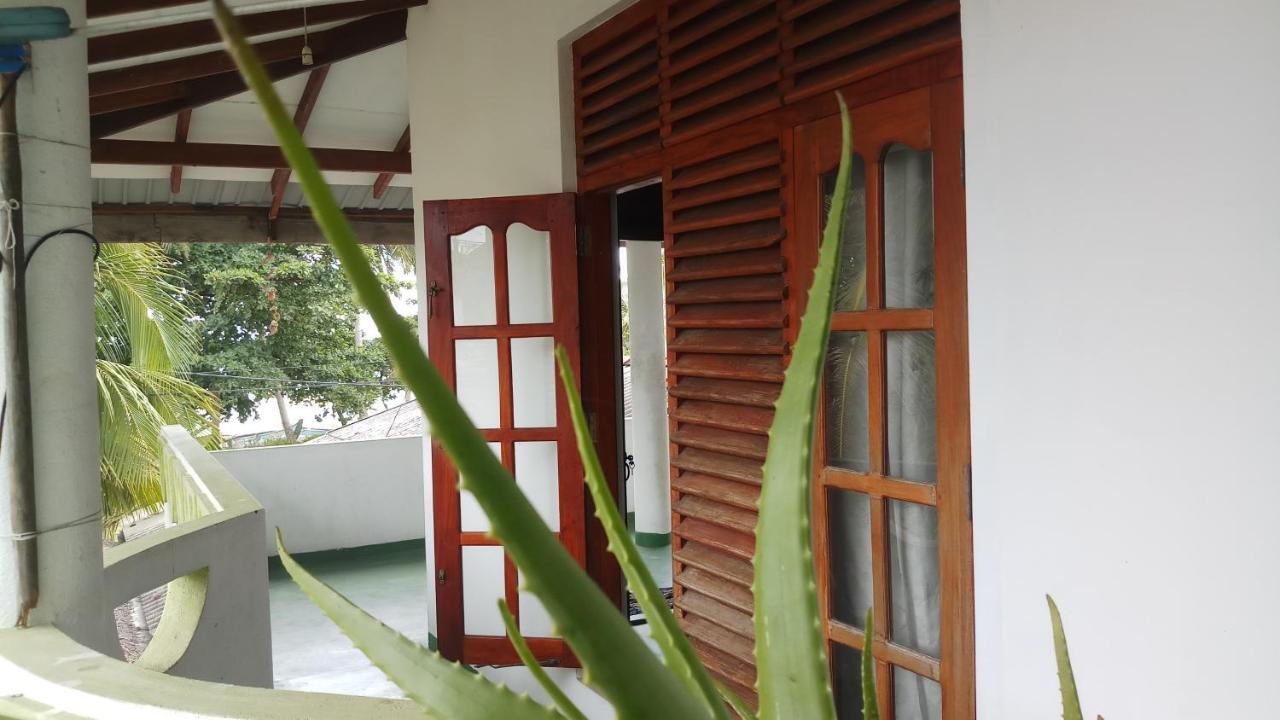 Julie Guest House Tangalle Exterior photo