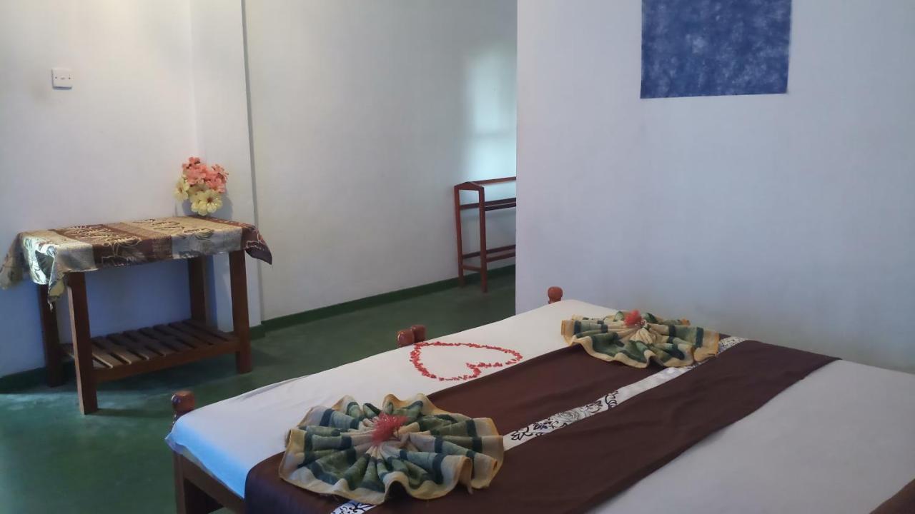 Julie Guest House Tangalle Exterior photo