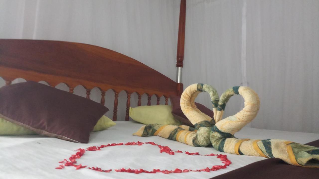 Julie Guest House Tangalle Exterior photo