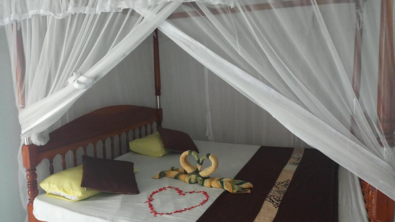 Julie Guest House Tangalle Exterior photo
