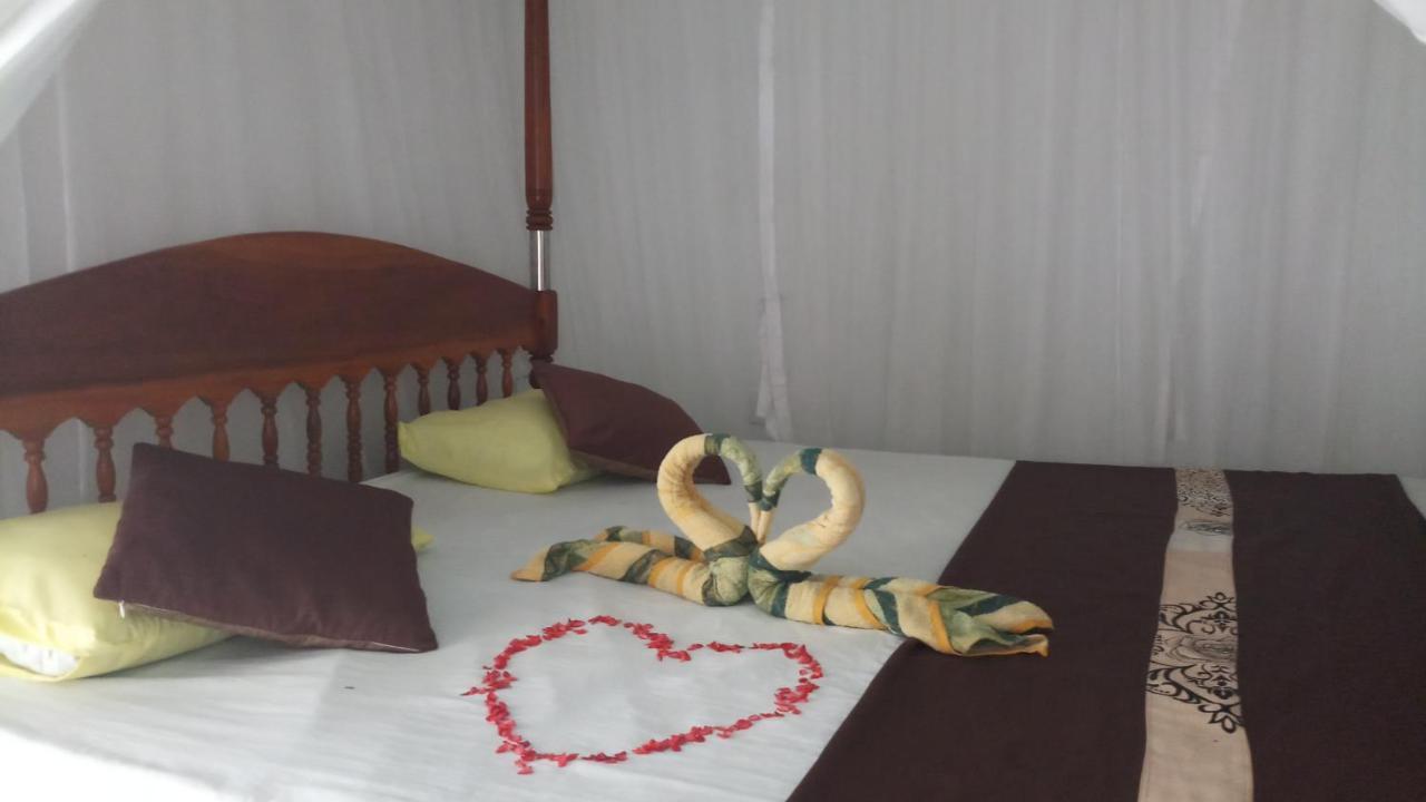 Julie Guest House Tangalle Exterior photo